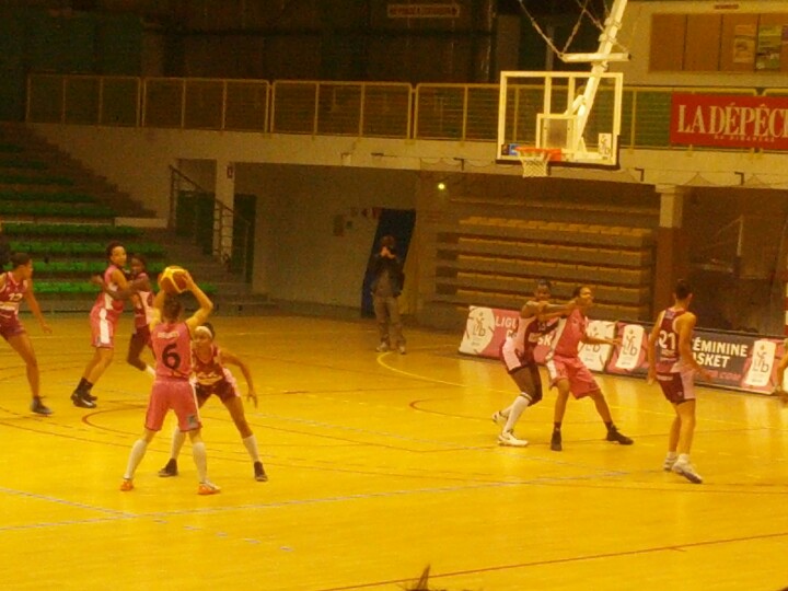 ben just checked in @ Palais des sports (France)